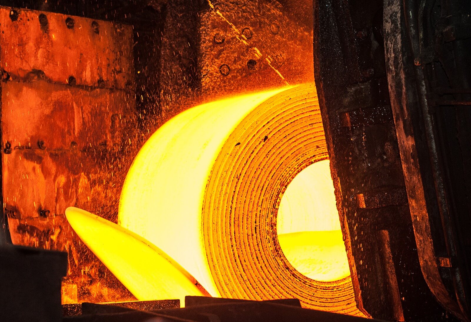 Roll of hot metal