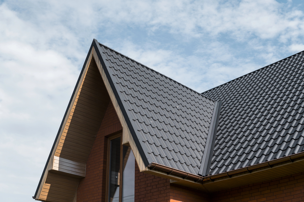 Metal Roof Vs. Tile Roof: Which Is Right For South Florida Homes?