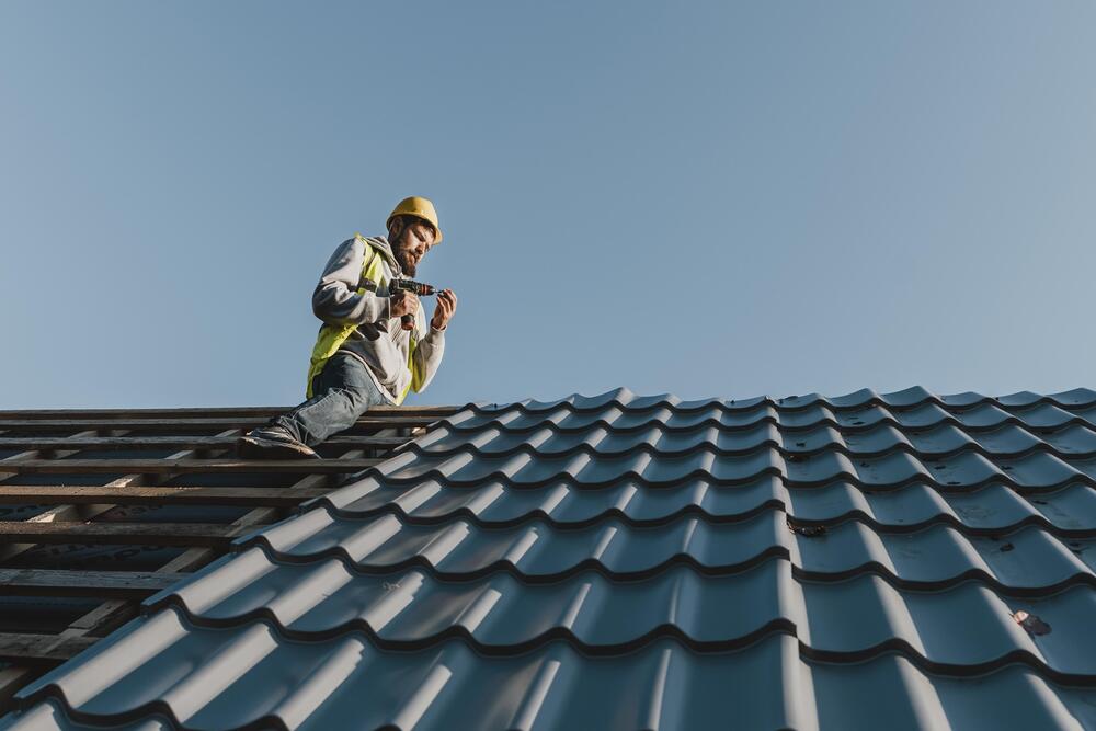 standing-seam-vs-metal-shingles-which-roofing-choice-wins-out